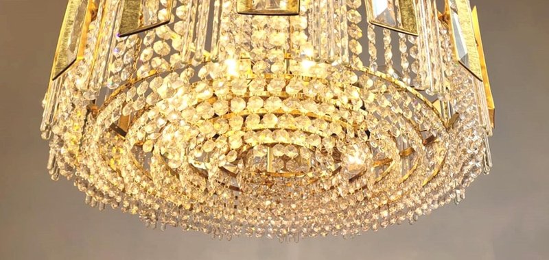 Chandelier in Gilded Brass and Glass Garlands