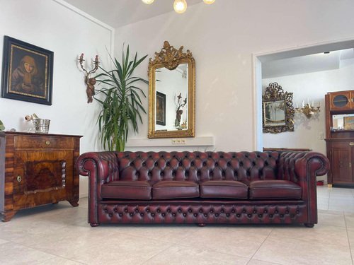 Chesterfield Club Sofa in Oxblood Red