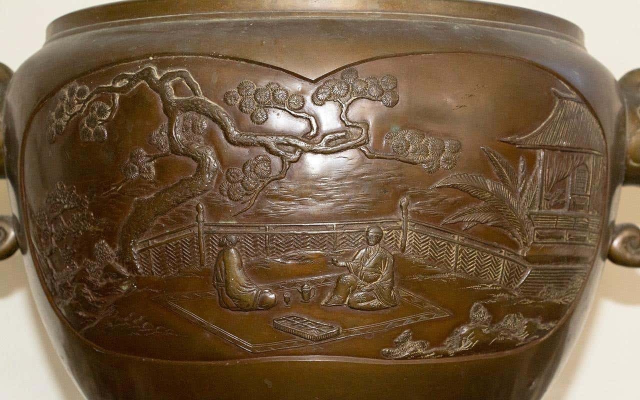 China Bronze Pot Cover with Palace Courtyard Scenes, 1900s