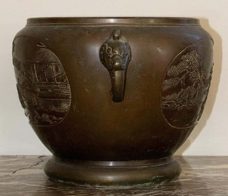 China Bronze Pot Cover with Palace Courtyard Scenes, 1900s