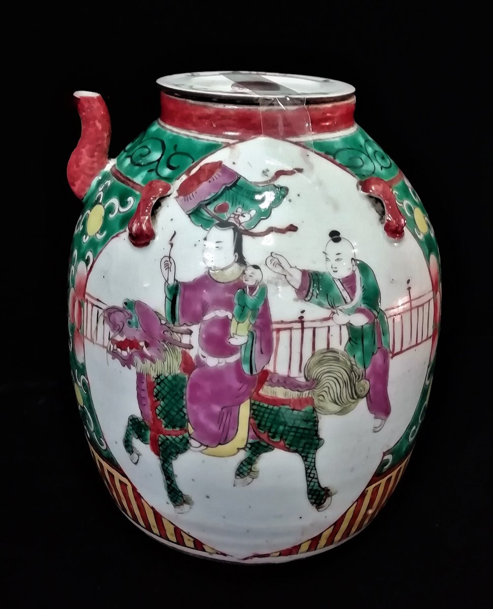 Chinese Kangxi Dynasty Enamelled Porcelain Teapot