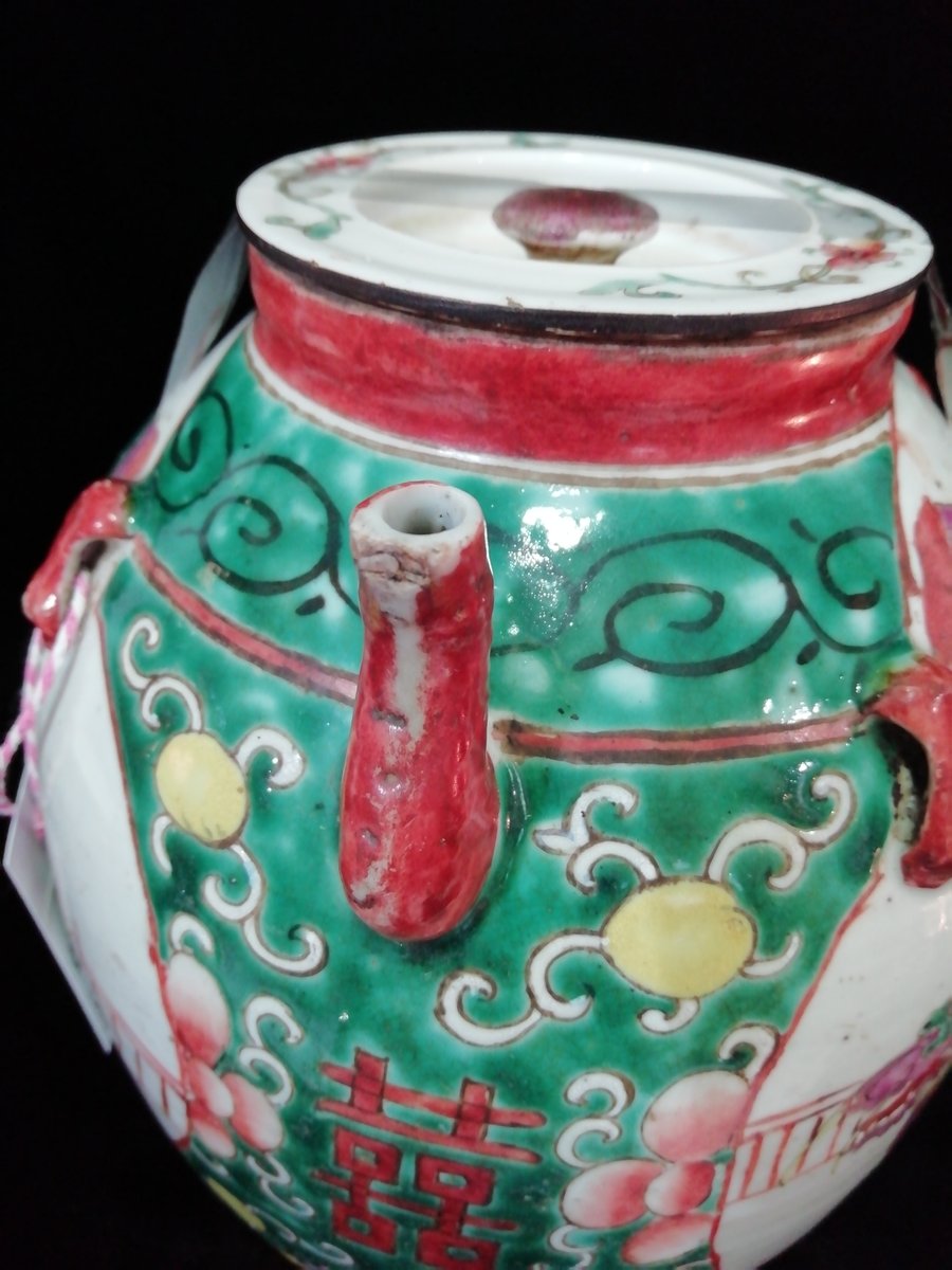 Chinese Kangxi Dynasty Enamelled Porcelain Teapot