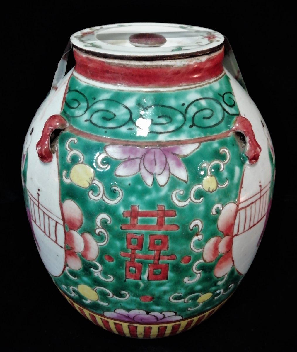 Chinese Kangxi Dynasty Enamelled Porcelain Teapot