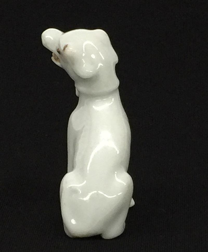 Chinese Porcelain Sitting Dog, Dehua, Qing Dynasty, Kangxi Era