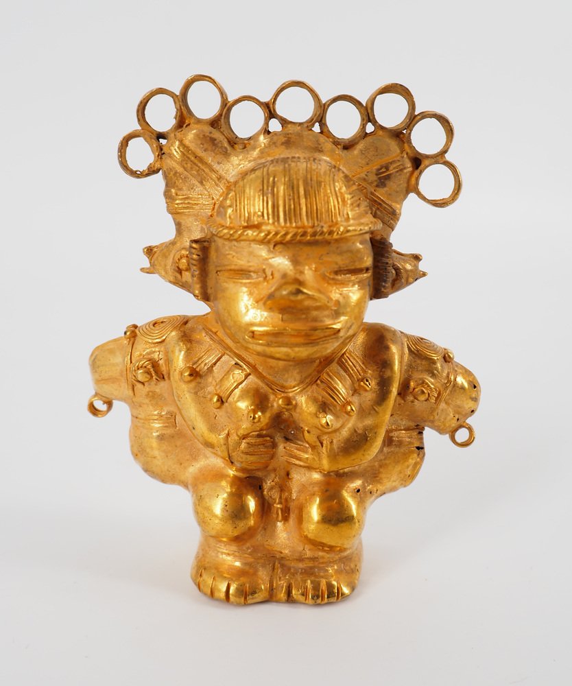 Colombian Taïrona Tumbago Statuette of Goddess with Jewels