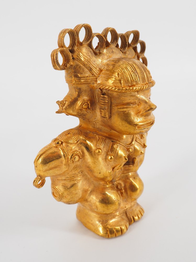 Colombian Taïrona Tumbago Statuette of Goddess with Jewels