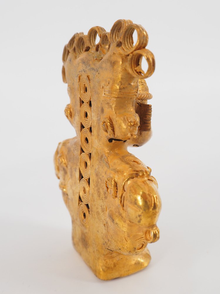 Colombian Taïrona Tumbago Statuette of Goddess with Jewels