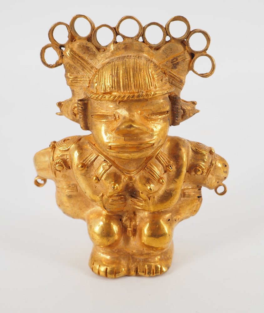 Colombian Taïrona Tumbago Statuette of Goddess with Jewels