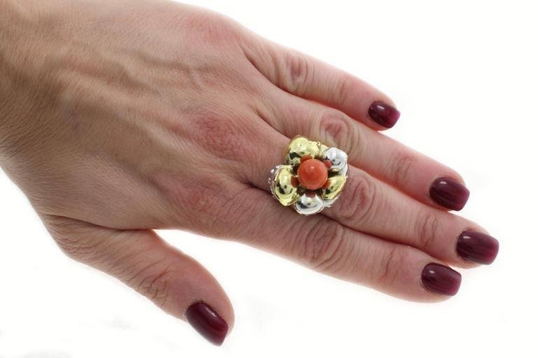 Coral 18kt Yellow Gold Ring