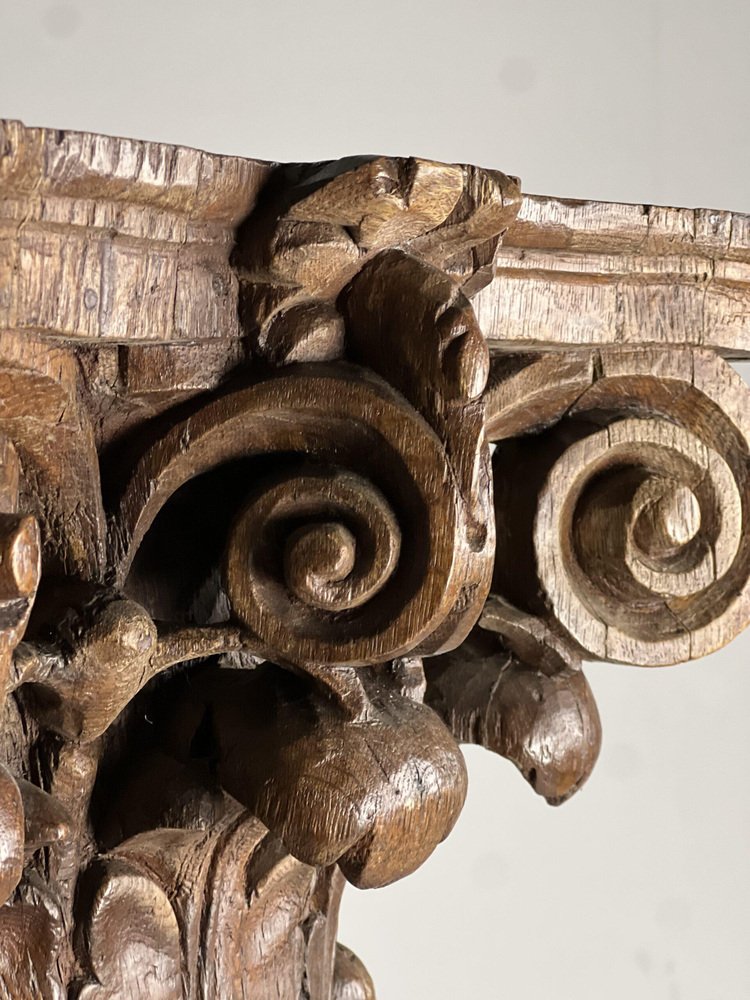 Corinthian Capital in Oak