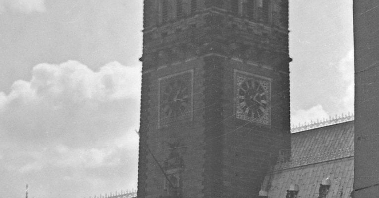 Couple Standing at Colonnade to City Hall Hamburg, Germany 1938, Printed 2021-DYV-992030