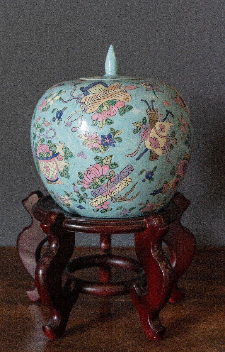 Covered Ginger Pot in 20th Century China Porcelain with Floral Ornamentation