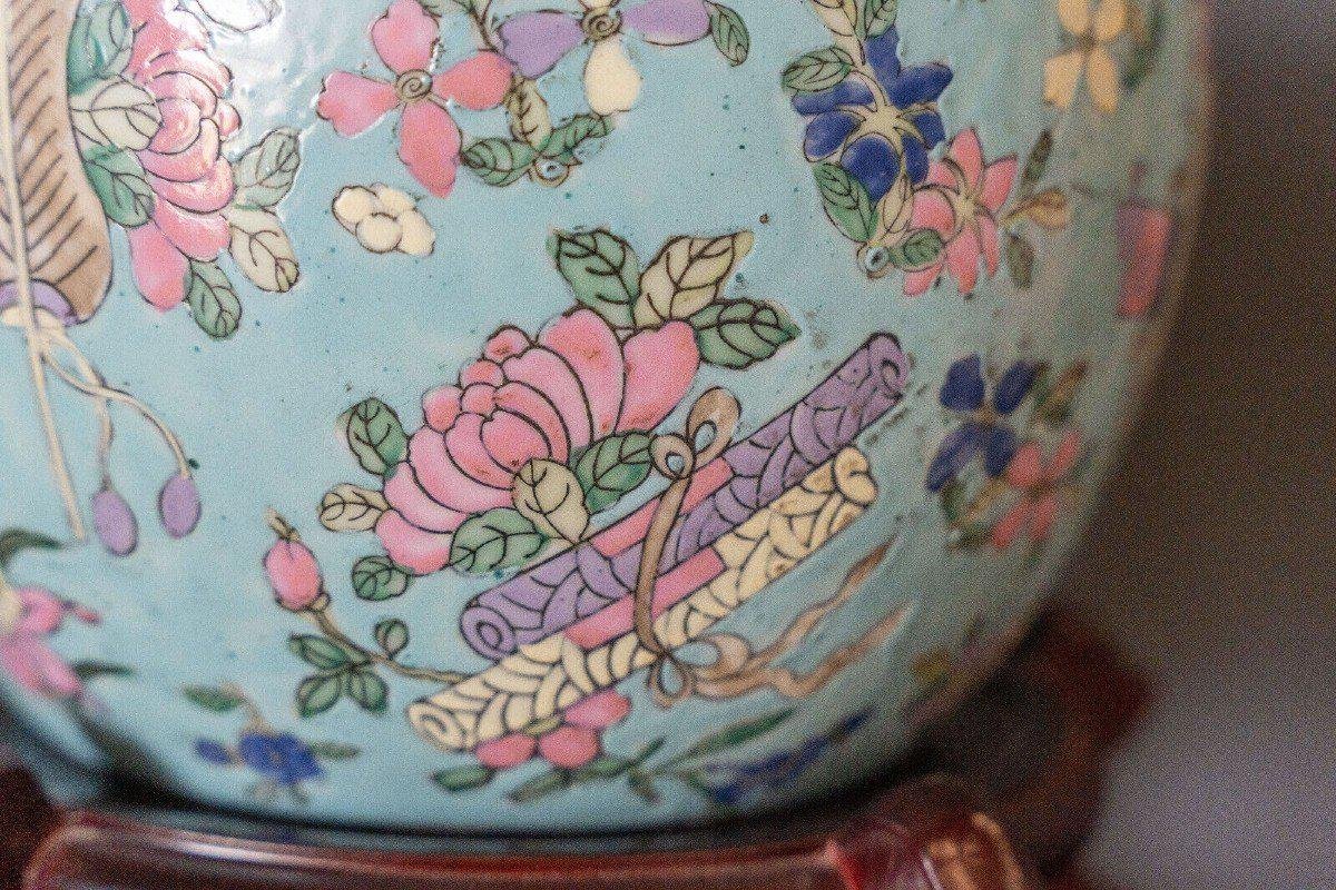 Covered Ginger Pot in 20th Century China Porcelain with Floral Ornamentation