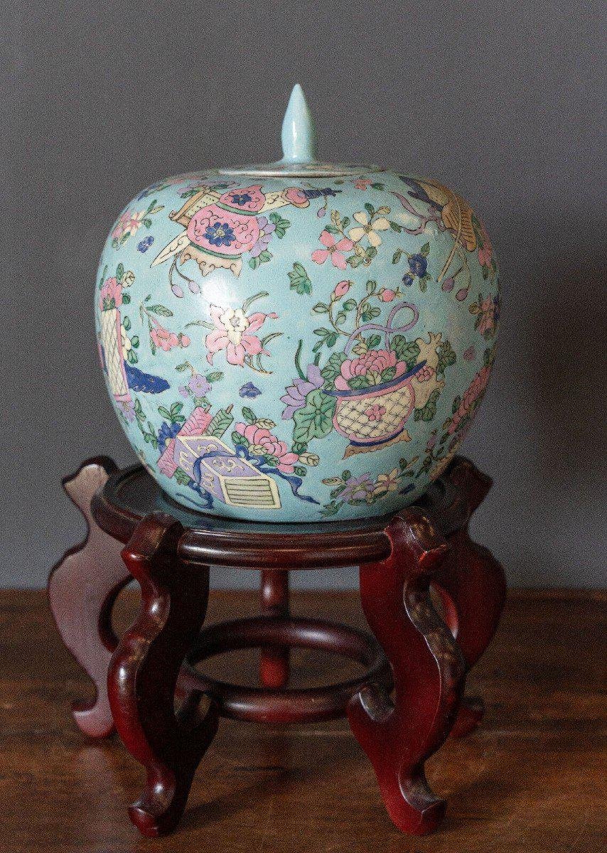 Covered Ginger Pot in 20th Century China Porcelain with Floral Ornamentation