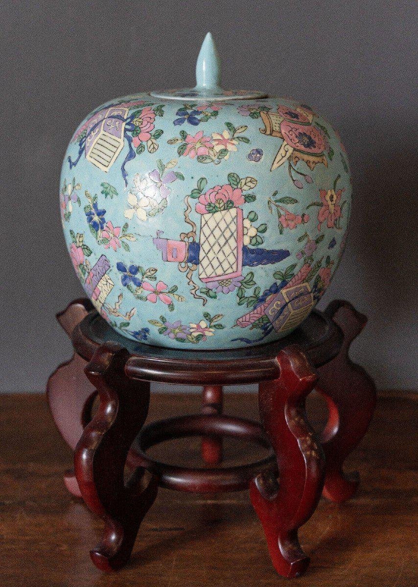 Covered Ginger Pot in 20th Century China Porcelain with Floral Ornamentation