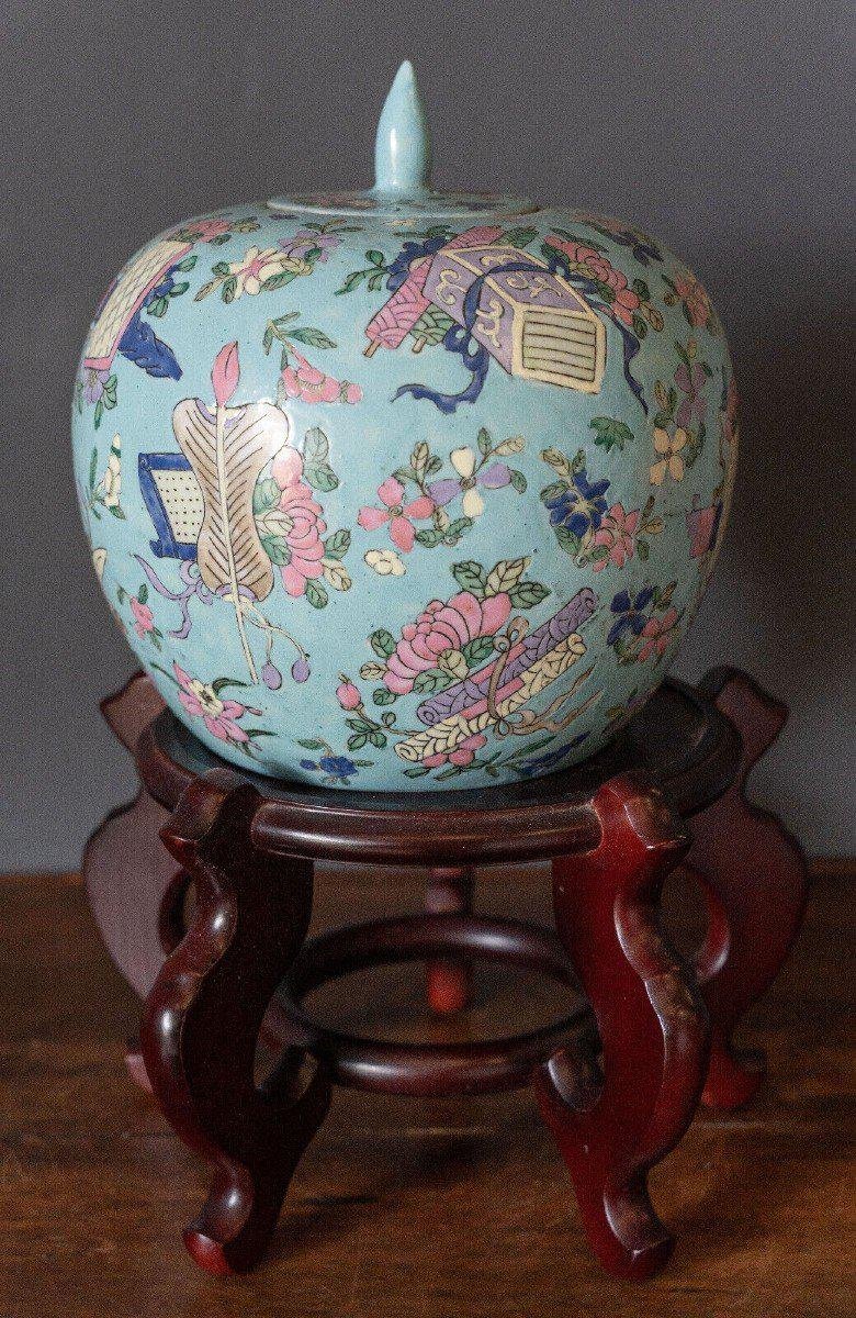 Covered Ginger Pot in 20th Century China Porcelain with Floral Ornamentation