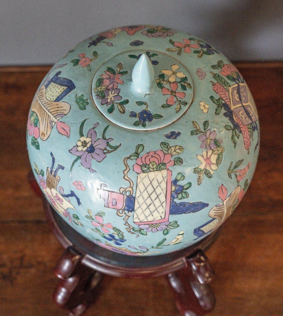 Covered Ginger Pot in 20th Century China Porcelain with Floral Ornamentation