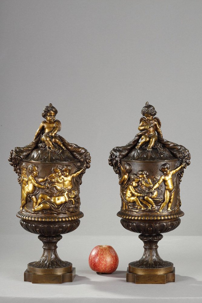 Covered Vases in Chased Bronze with Rich Decoration, 1870s, Set of 2