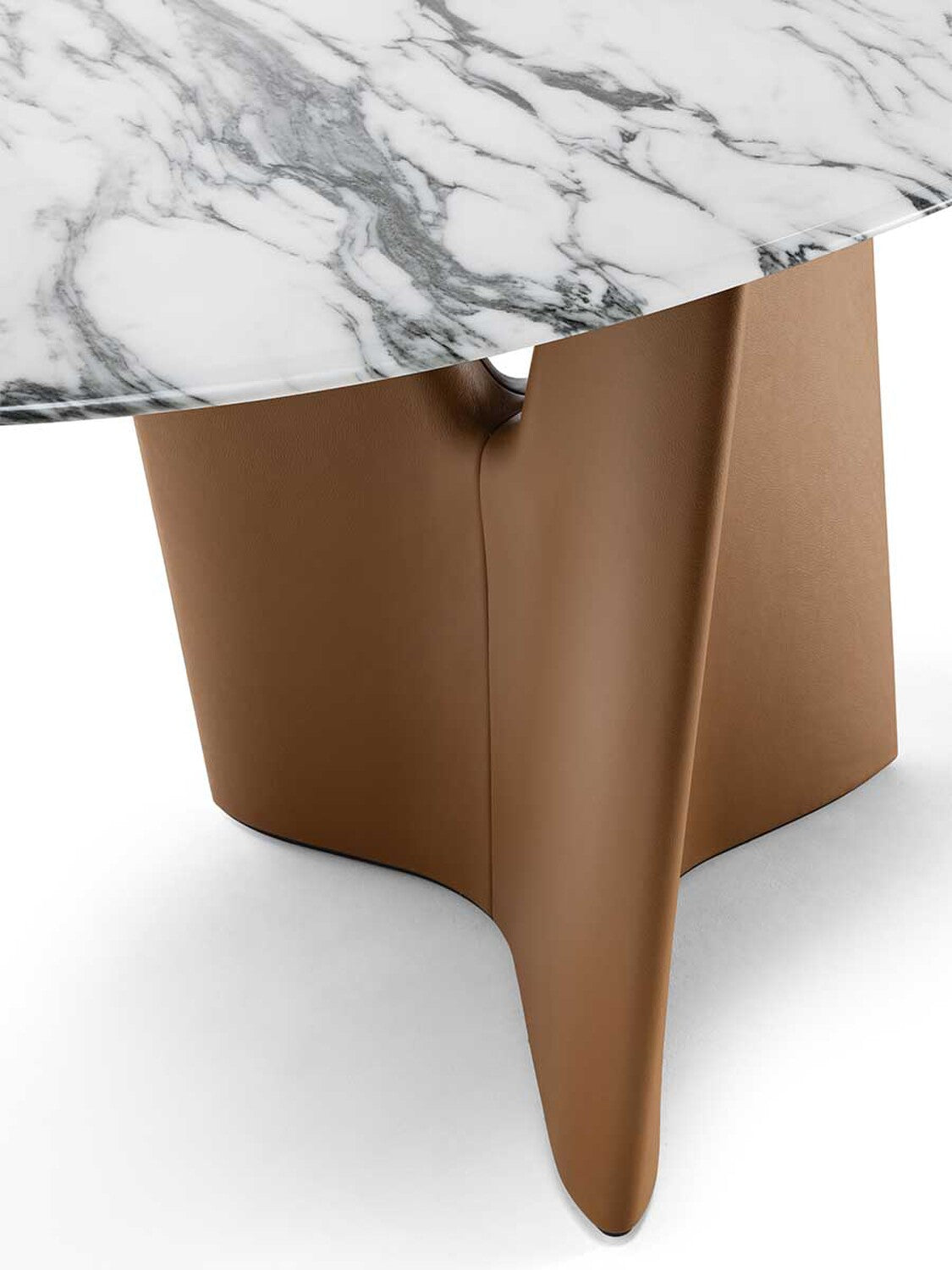 폴트로나 프라우 인피니타멘테 2.0 Marble dining table