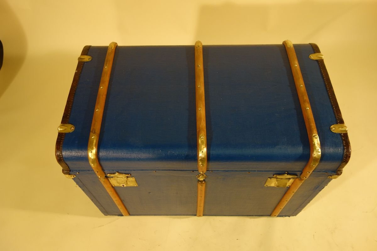 Curved Trunk with Removable Frame