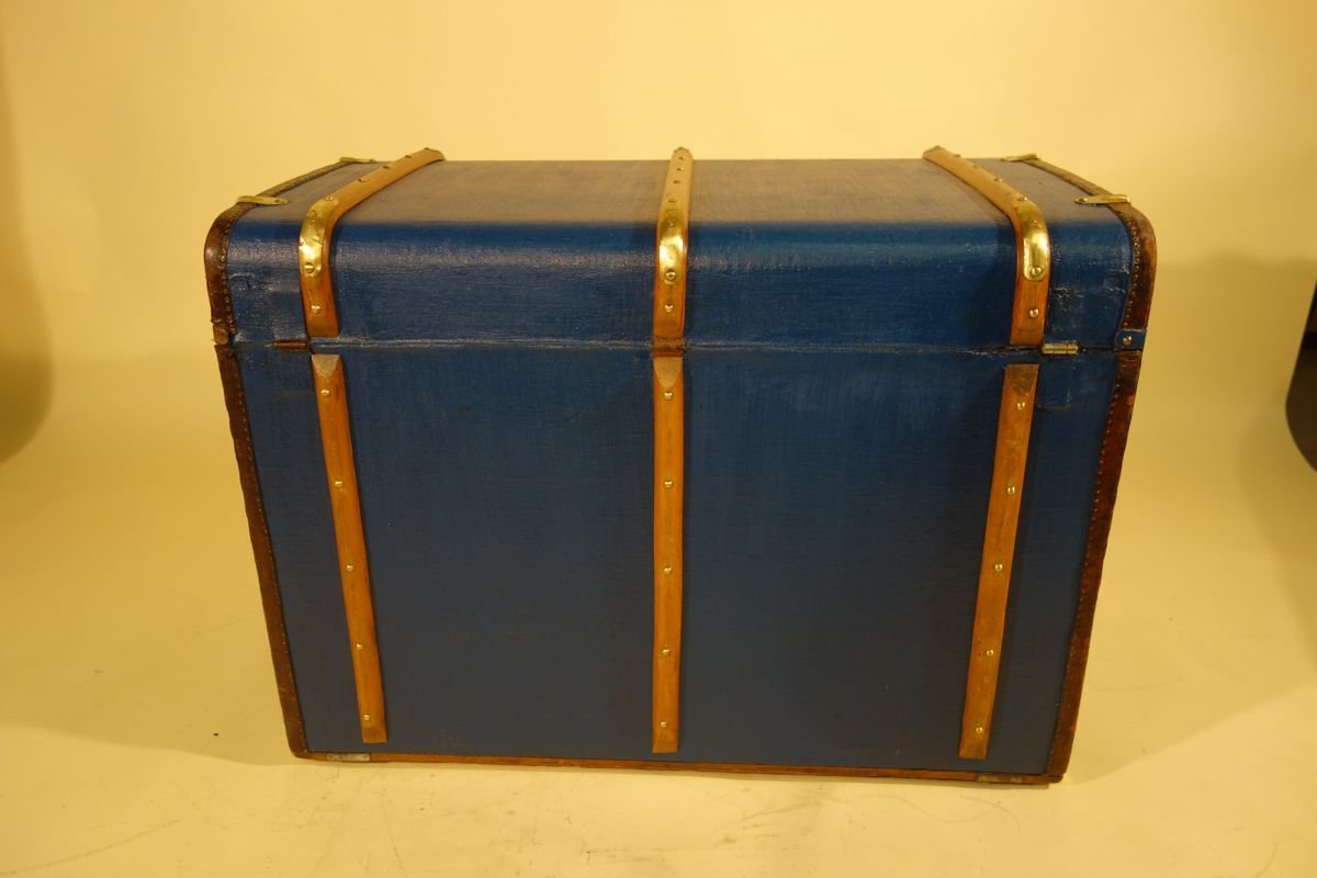 Curved Trunk with Removable Frame