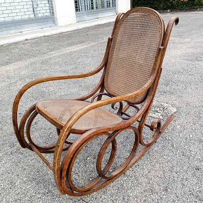 Curved Wooden Rocking Chair-RAQ-1747933