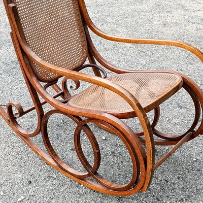 Curved Wooden Rocking Chair-RAQ-1747933