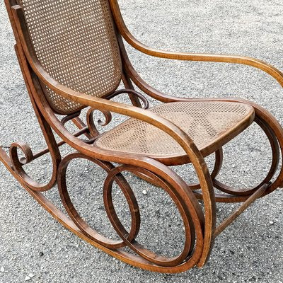 Curved Wooden Rocking Chair-RAQ-1747933