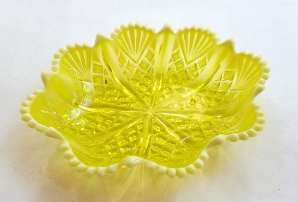 Cut Storage Bowl in Fluorescent Uraline Glass, Early 20th Century-RNR-2043349