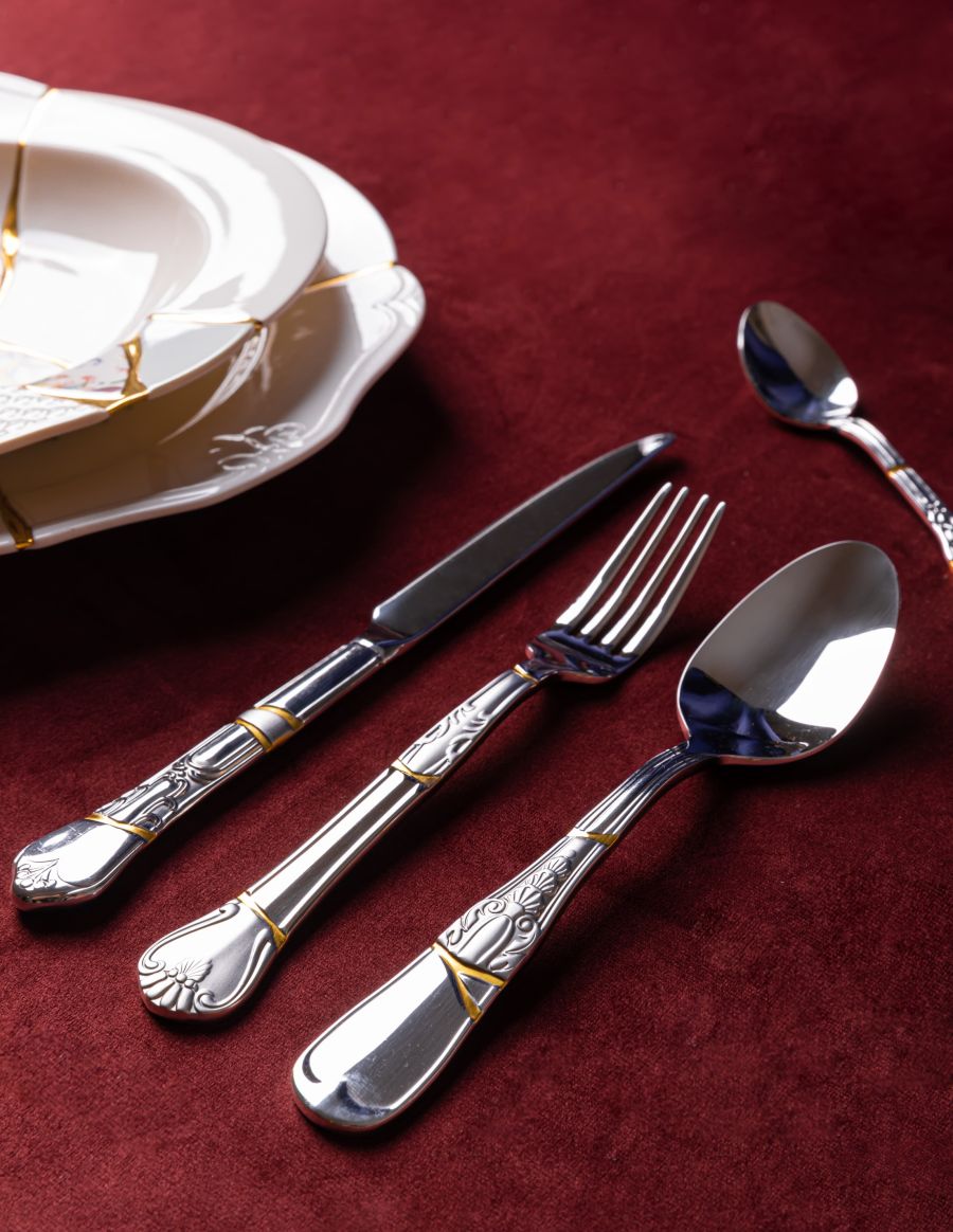 Porcelain and gold plated Cutlery Kintsugi by Seletti