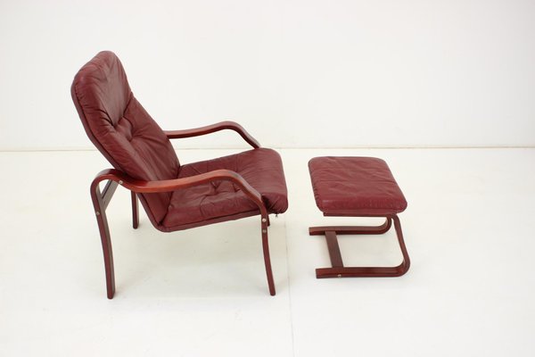 Czechoslovakian Leather Lounge Chair with Footrest from Ton, 1980, Set of 2-TZ-1262925