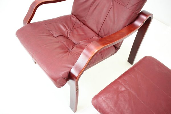 Czechoslovakian Leather Lounge Chair with Footrest from Ton, 1980, Set of 2-TZ-1262925