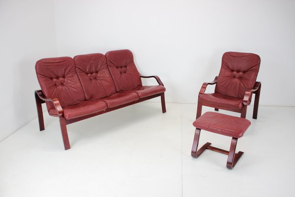 Czechoslovakian Living Room Set in Leather from Ton, 1980, Set of 3-TZ-1262912