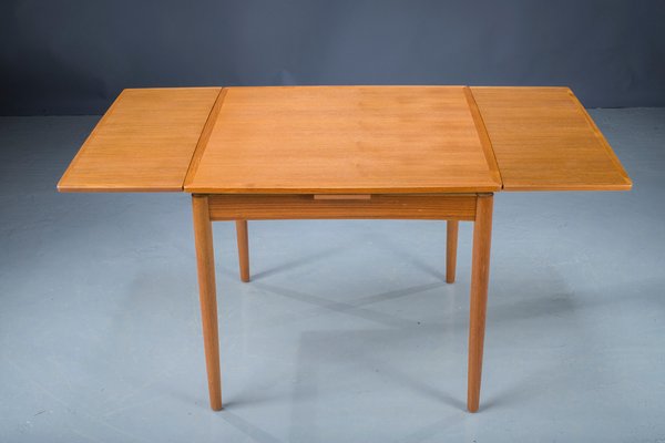 Danish Extendable and Reversible Side Table in Teak by Poul Hundevad for Hundevad & Co., 1960s-ZZH-1250511