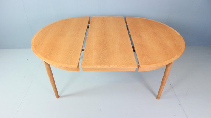 Danish Oak Round Extendable Dining Table from Rosengaarden, 1960s-DT-2026237