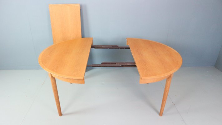 Danish Oak Round Extendable Dining Table from Rosengaarden, 1960s-DT-2026237