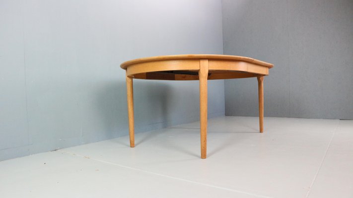 Danish Oak Round Extendable Dining Table from Rosengaarden, 1960s-DT-2026237