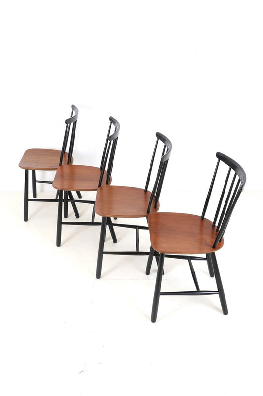 Danish Spindleback Chairs in Teak and Beech in the Tapiovaara style from Farstrup, 1960s, Set of 4