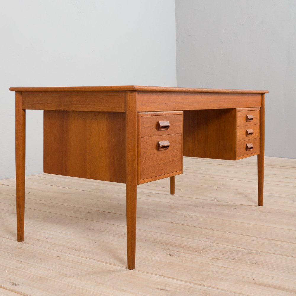 Danish Teak Model 130/1 Freestanding Desk by Børge Mogensen for Søborg Møbelfabrik, 1960s