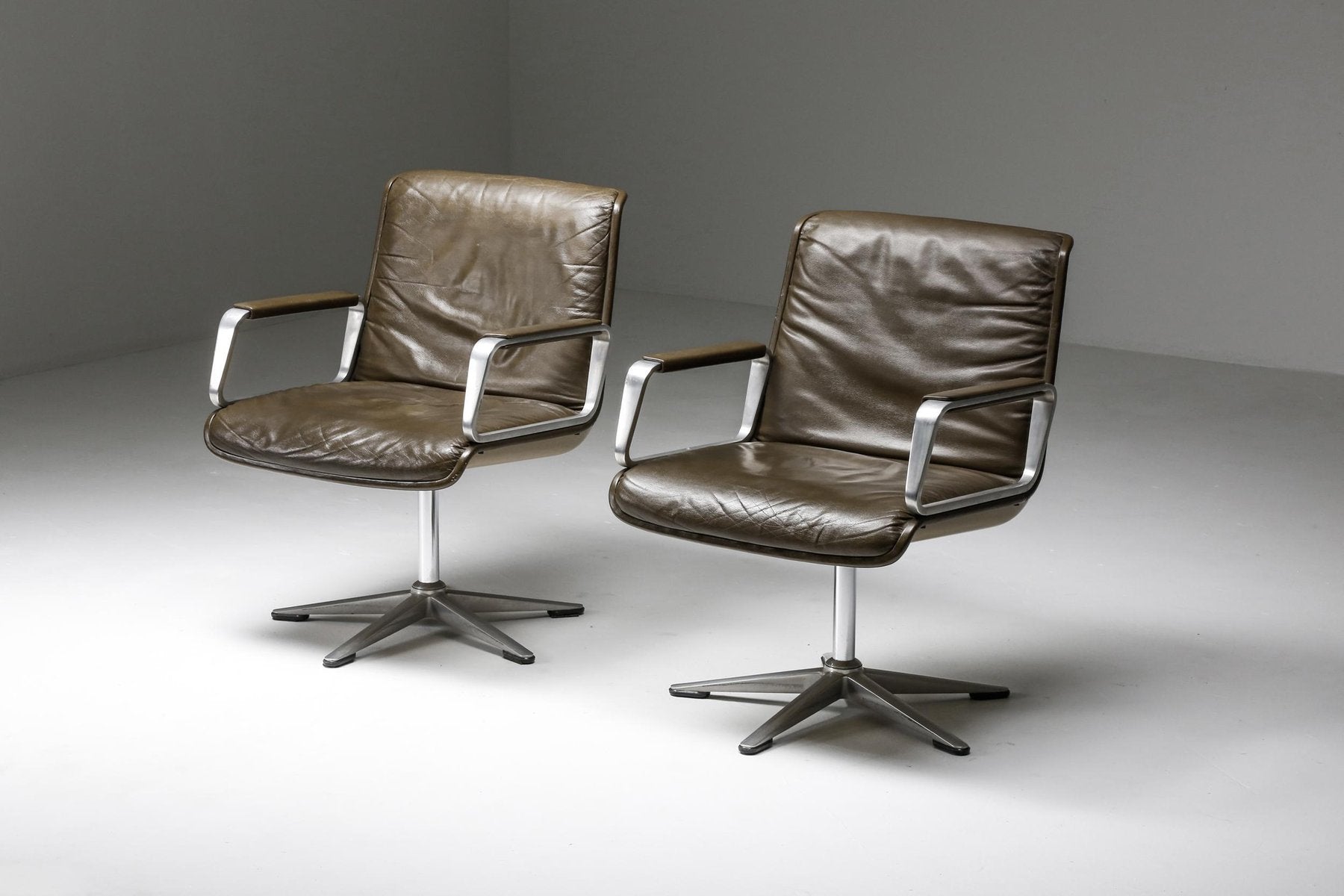 Delta Design Program 2000 Swivel Chair in Padded Leather from Wilkhahn