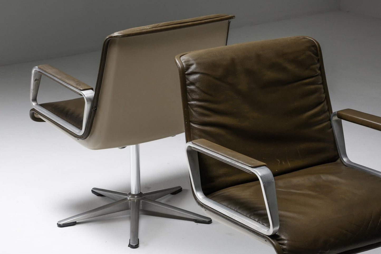 Delta Design Program 2000 Swivel Chair in Padded Leather from Wilkhahn