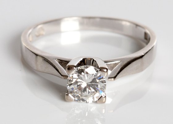 Diamond Solitaire 18 Karat Ring, 1986-AX-832541