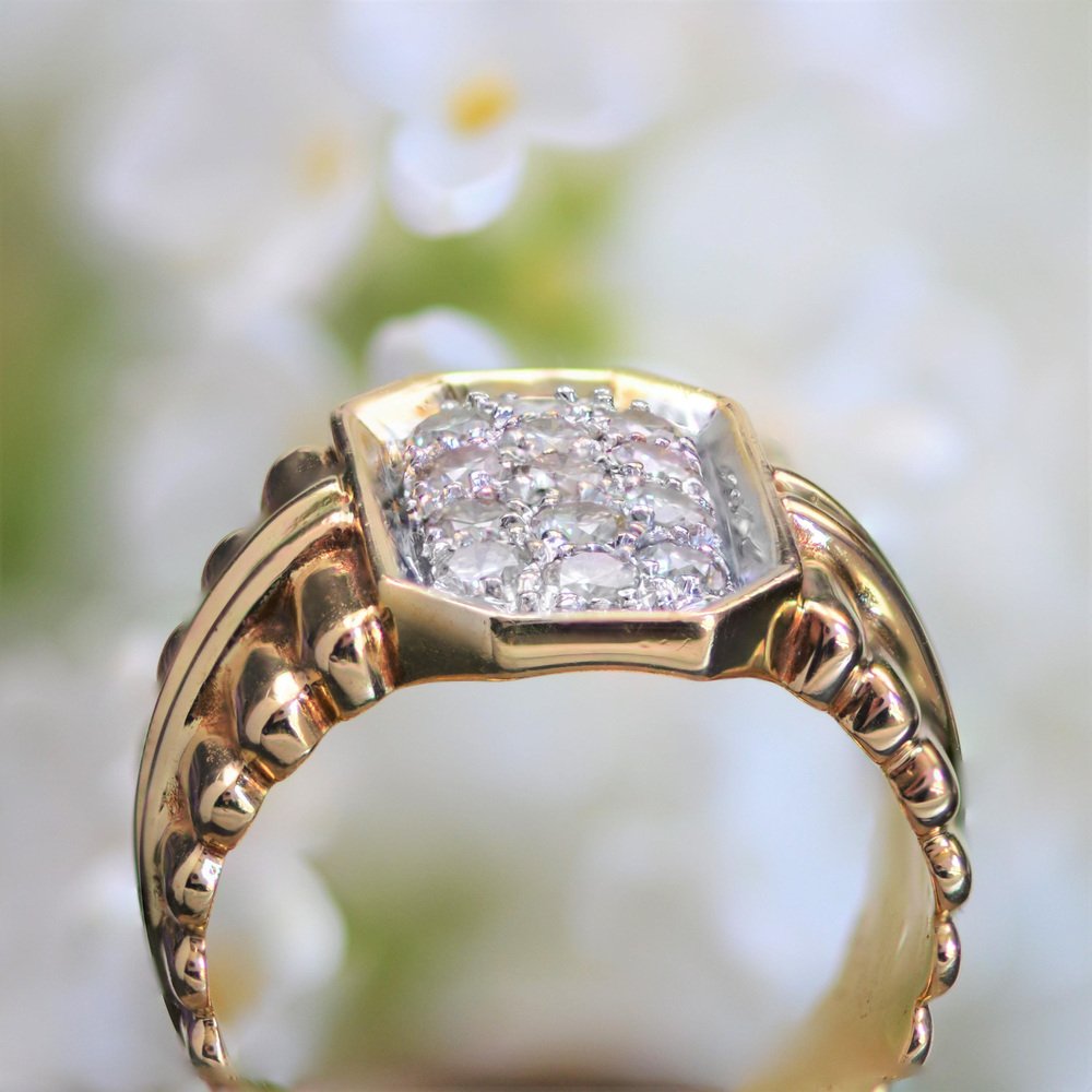 Diamonds 18 Karat Yellow Gold Gadrooned Ring, 1980s