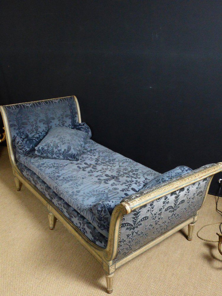 Directoire Bench in Lacquered Wood