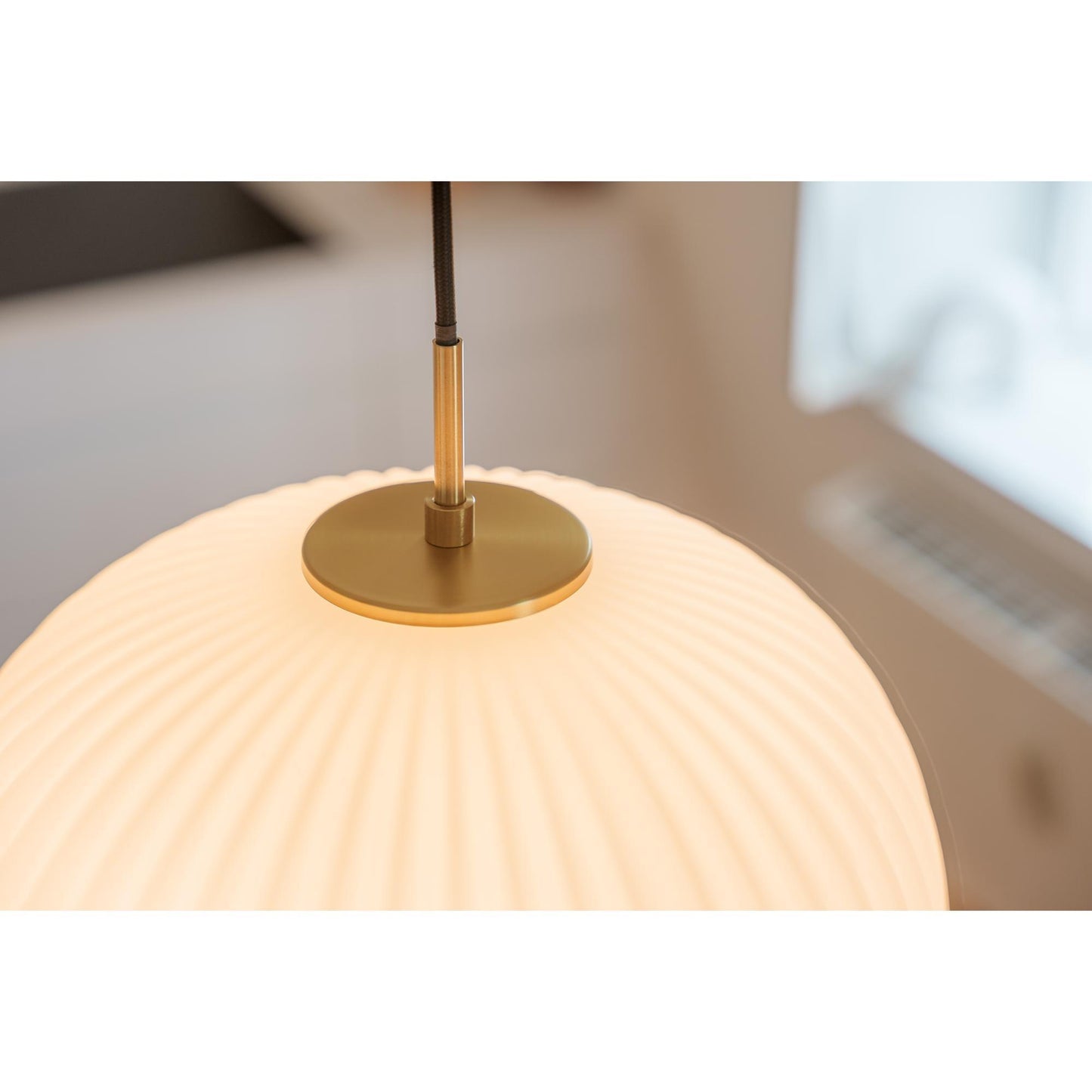Edgeform Vibra Pendant Ø26 Opal