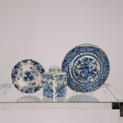 Dutch Blue and White Delftware Tea Caddy and Cabinet Plates, 1940s, Set of 3-GOE-1342260