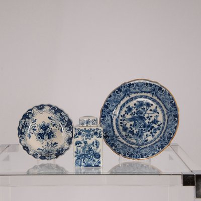 Dutch Blue and White Delftware Tea Caddy and Cabinet Plates, 1940s, Set of 3-GOE-1342260