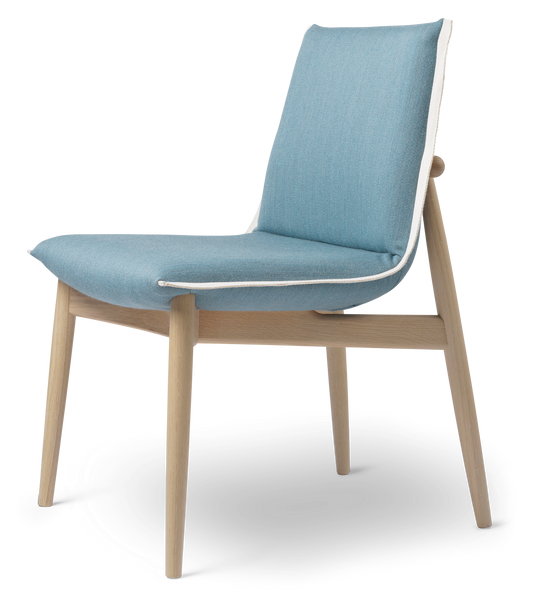 E004 EMBRACE CHAIR