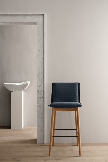 E006 EMBRACE BAR STOOL