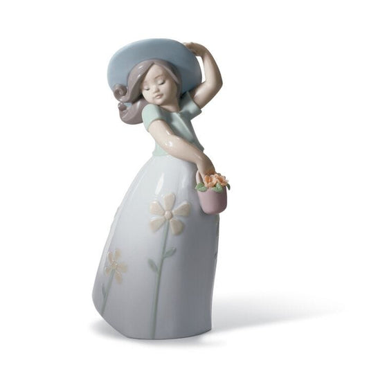 Little Daisy Girl Figurine by Lladró